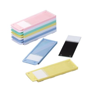 Pojemniki transportowe, kolorowe