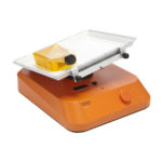 Wytrząsarka 3D z możliwością regulacji - Sunlab SU1030 - d-8030 - wytrzasarka-3d-z-mozliwoscia-regulacji-sunlab-su1030 - orbitalny-3d - 7 - 0-80-obr-min - do-3-kg - 23-x-21-cm