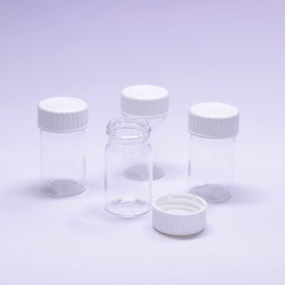 Fiolki szklane z białą nakrętką