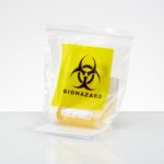 Worki z LDPE - z oznaczeniem Biohazard i kieszenią na dokumenty - 370150 - worki-z-oznaczeniem-biohazard-z-kieszenia-na-dokumenty-2 - ldpe - 150-x-150-mm - 100-szt